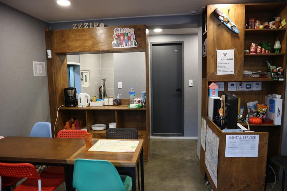 Shared lounge/TV area