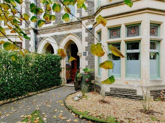 The Suite | Cardiff City Centre + Private Parking Hotel in Cardiff
