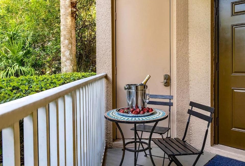 2 Room PGA Village Golf Villa Suite by Clubhouse Hotel in Port Saint Lucie