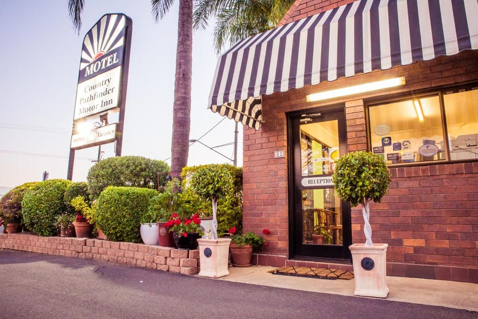 Country Pathfinder Motor Inn Motel in Dalby