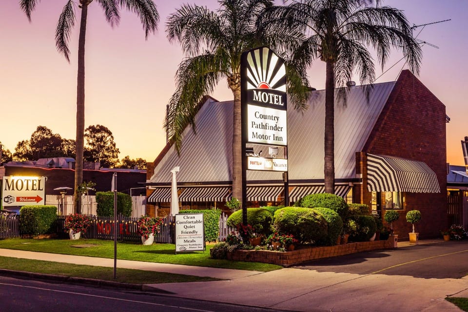 Country Pathfinder Motor Inn Motel in Dalby