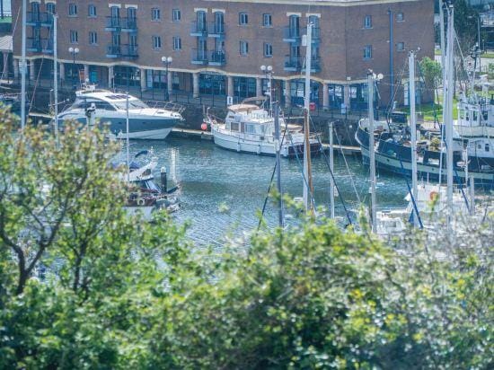 Haven View - 2 Bedroom Apartment - Milford Haven Hotel in Wales