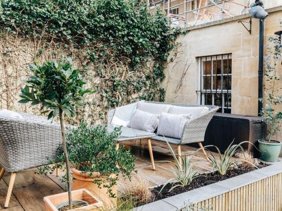 Central Townhouse with Garden & Free Parking Hotel in Bath