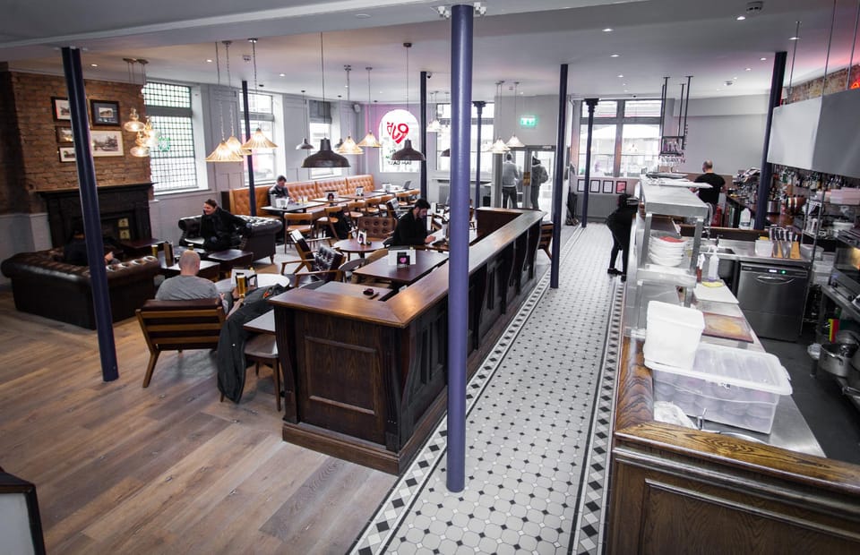 PubLove @ The Crown Battersea Hostel in London