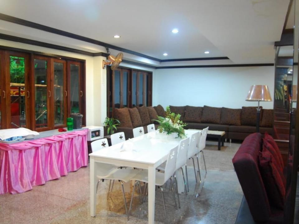 Baiboon Grand Hotel Hotel in Thailand