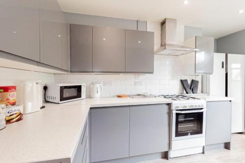 Shirley House 5, Guest House, Self Catering, Self Check in with smart locks, use of Fully Equipped K Hotel in Southampton