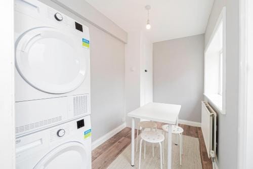 Shirley House 5, Guest House, Self Catering, Self Check in with smart locks, use of Fully Equipped K Hotel in Southampton