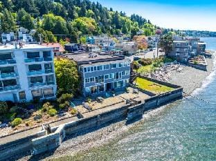 Beachwood Waterfront Resort Hotel in Seattle