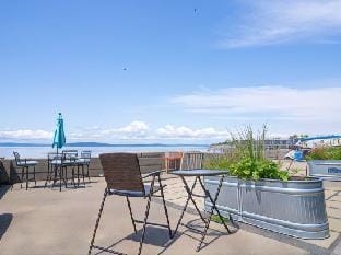 Beachwood Waterfront Resort Hotel in Seattle