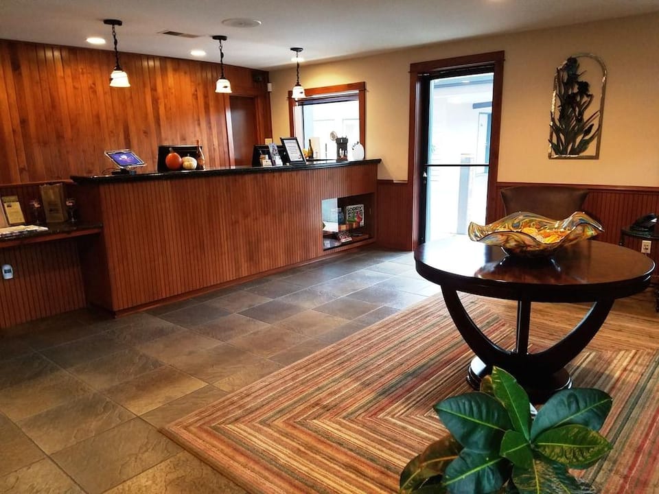 Redwood Hyperion Suites Motel in Grants Pass