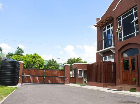 Eclipse Suite Guest Apartment Hotel in Kingston