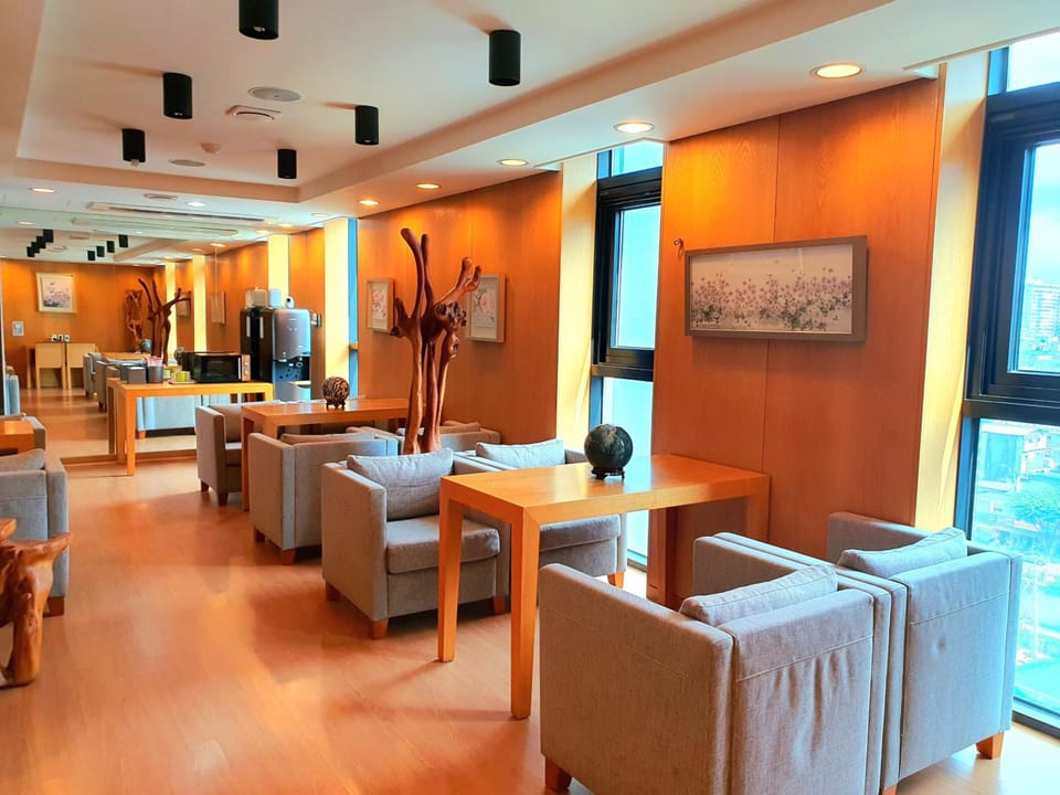 Shared lounge/TV area