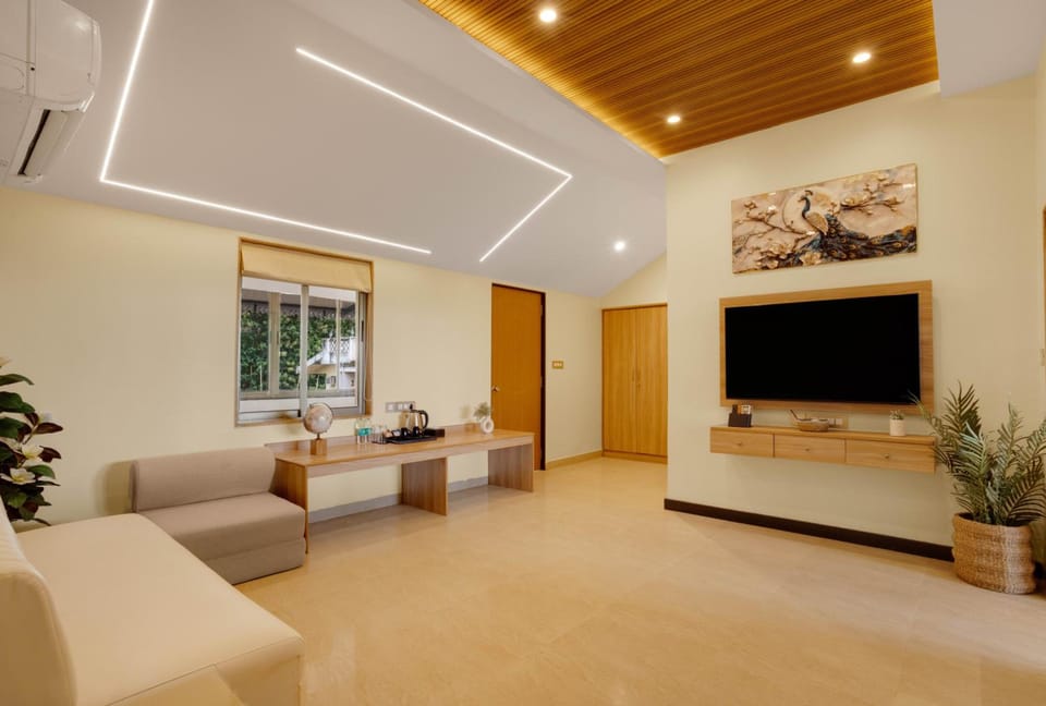 Shared lounge/TV area