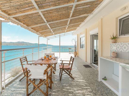 Seafront Penthouse Leo Hotel in Messenia