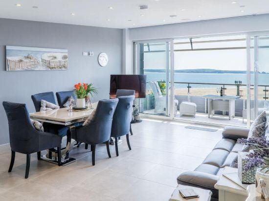 Waters Edge - 2 Bedroom Apartment - Tenby Hotel in Wales