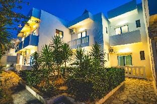 Esplanade Apartments Hotel in Crete