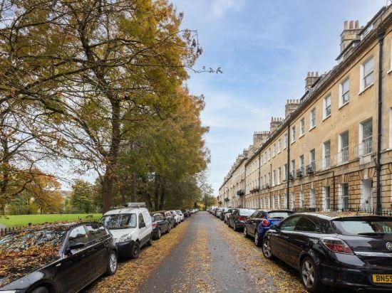 Light-filled Period Apartment - Central Bath Hotel in Bath