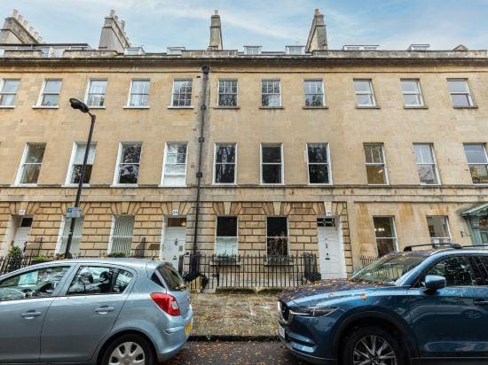 Light-filled Period Apartment - Central Bath Hotel in Bath