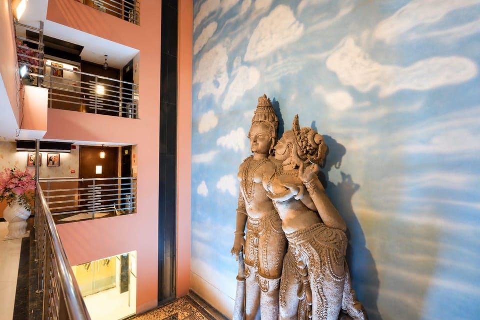 Hotel Waterfall Hotel in Delhi