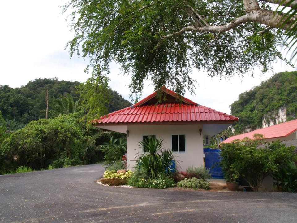 Srisawat Home Bungalow Resort in Krabi Changwat