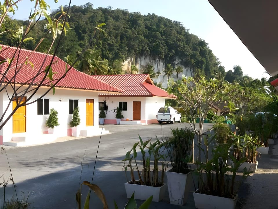 Srisawat Home Bungalow Resort in Krabi Changwat