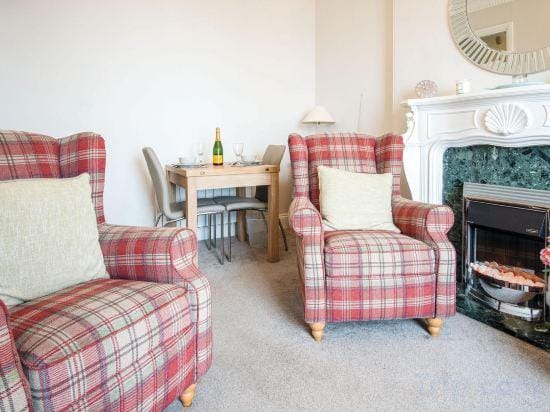 Belle Vue Court - 2 Bedroom Apartment - Tenby Hotel in Wales