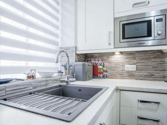 Belle Vue Court - 2 Bedroom Apartment - Tenby Hotel in Wales