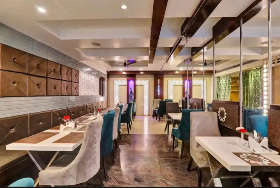 Hotel Cosmos Hotel in Lucknow