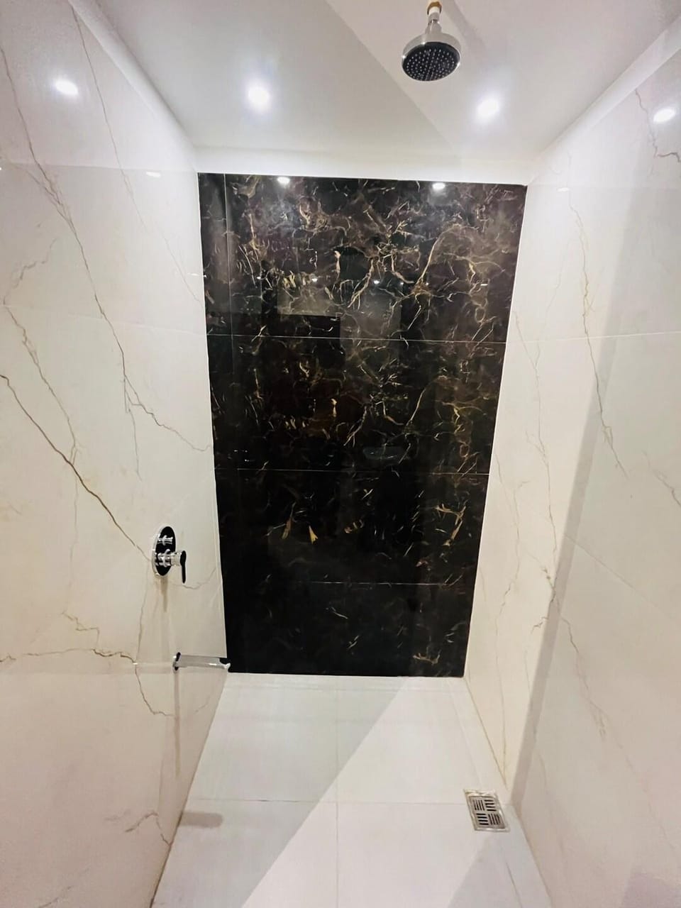 OYO Hotel Satyam Inn Hotel in Uttar Pradesh