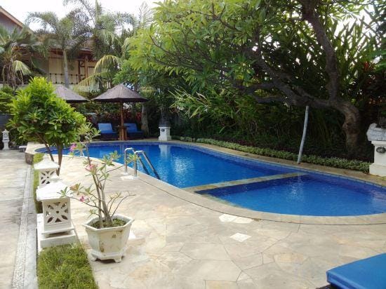 Starlight Restaurant & Bungalows Hotel in Buleleng