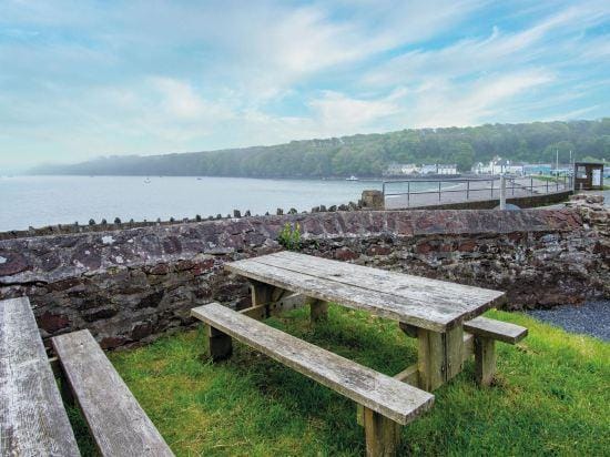 Yellow Cottage - 2 Bedroom Cottage - Dale Hotel in Marloes and St. Brides