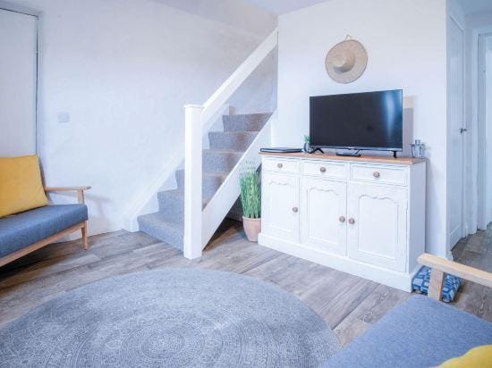 Yellow Cottage - 2 Bedroom Cottage - Dale Hotel in Marloes and St. Brides