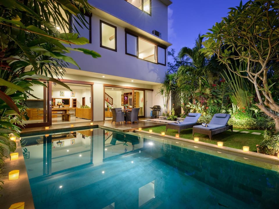 Echo Beach Townhouses Resort in North Kuta