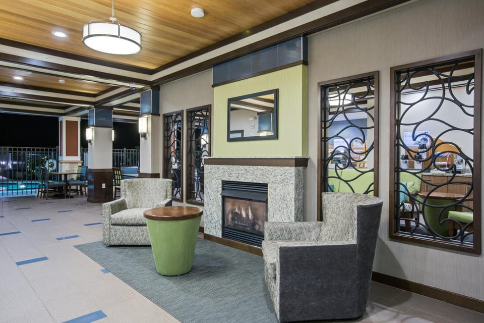 Holiday Inn Express & Suites Kailua-Kona By IHG Hotel in Holualoa