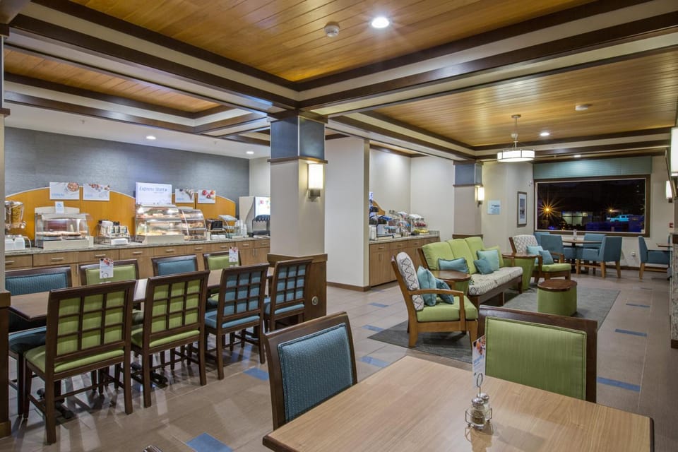 Holiday Inn Express & Suites Kailua-Kona By IHG Hotel in Holualoa