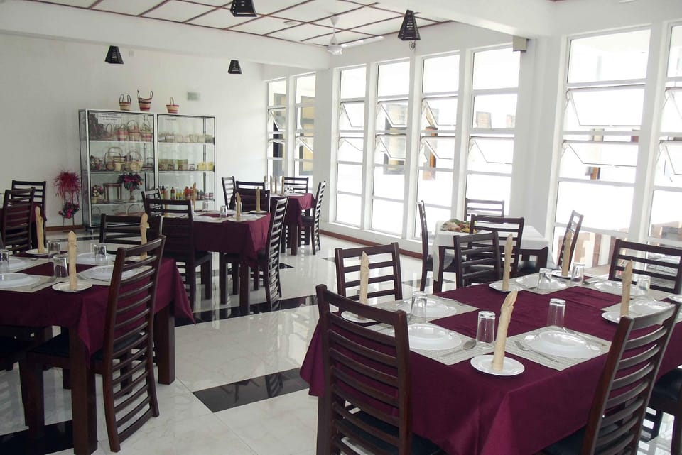 Subhas Tourist Hotel Hotel in Sri Lanka