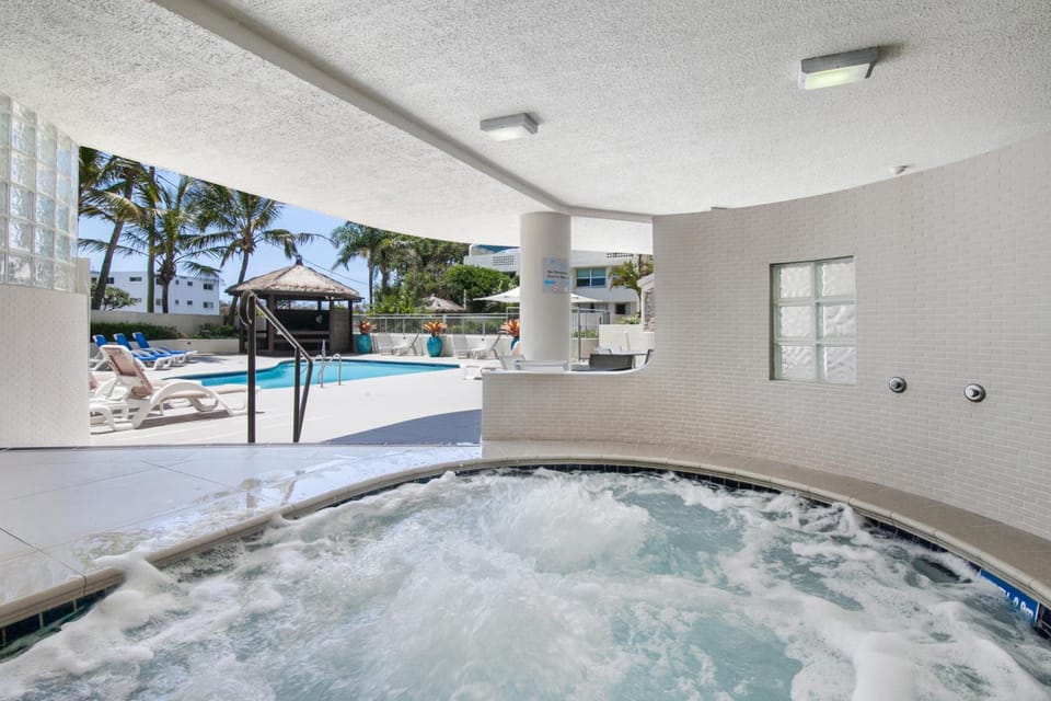 Chateau Royale Beach Resort Apartment hotel in Maroochydore