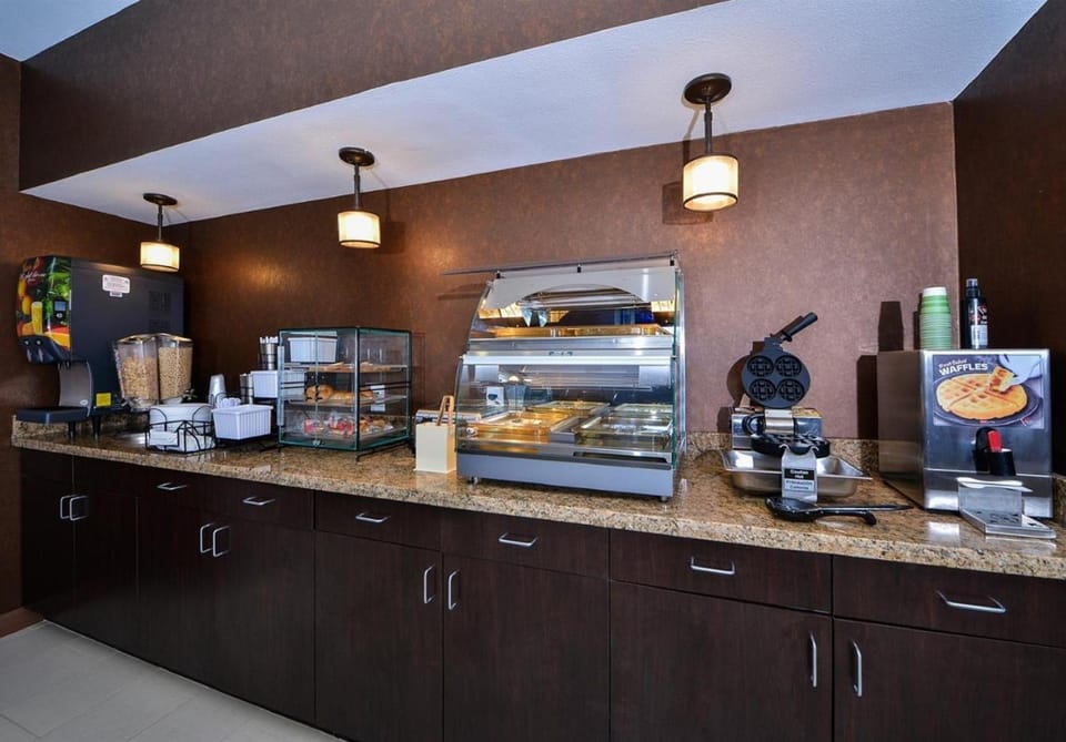 Americas Best Value Inn & Suites Cuero Hotel in Rio Grande