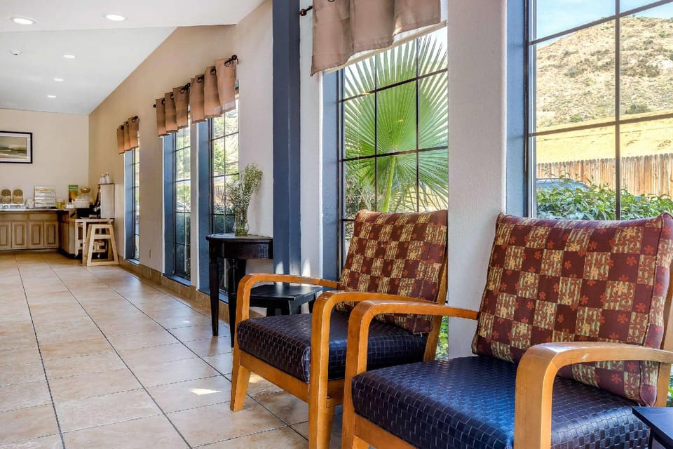 Quality Inn Fallbrook I-15 Hotel in Southern California