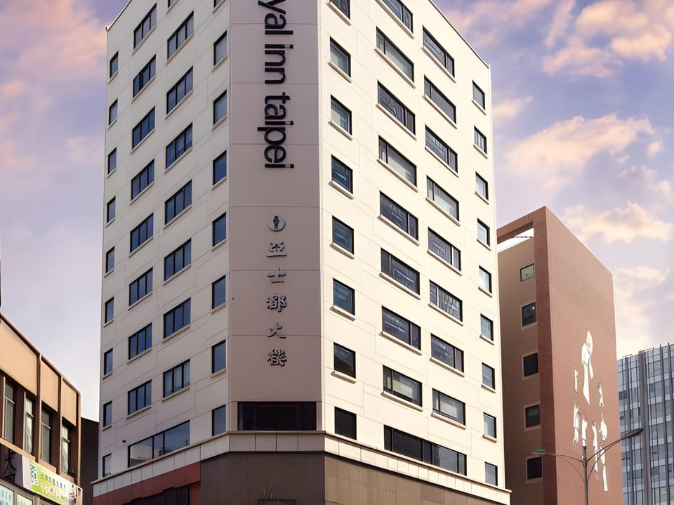 Royal Inn Taipei Linsen - Huashan 1914 Creative Park Hotel in Taipei City