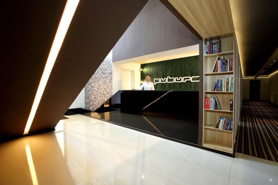 Shared lounge/TV area