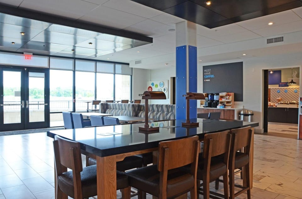Holiday Inn Express & Suites Franklin - Berry Farms By IHG Hotel in Franklin