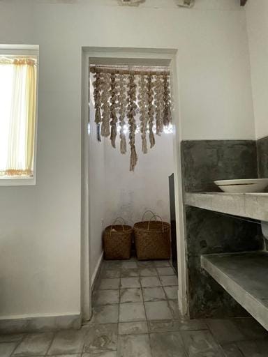 Spacious Studio Room Close to Cafe and Beach Hotel in Kuta