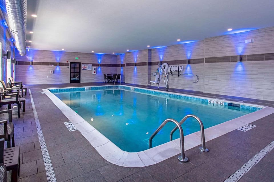 Comfort Suites Grove City - Columbus South Hotel in Grove City