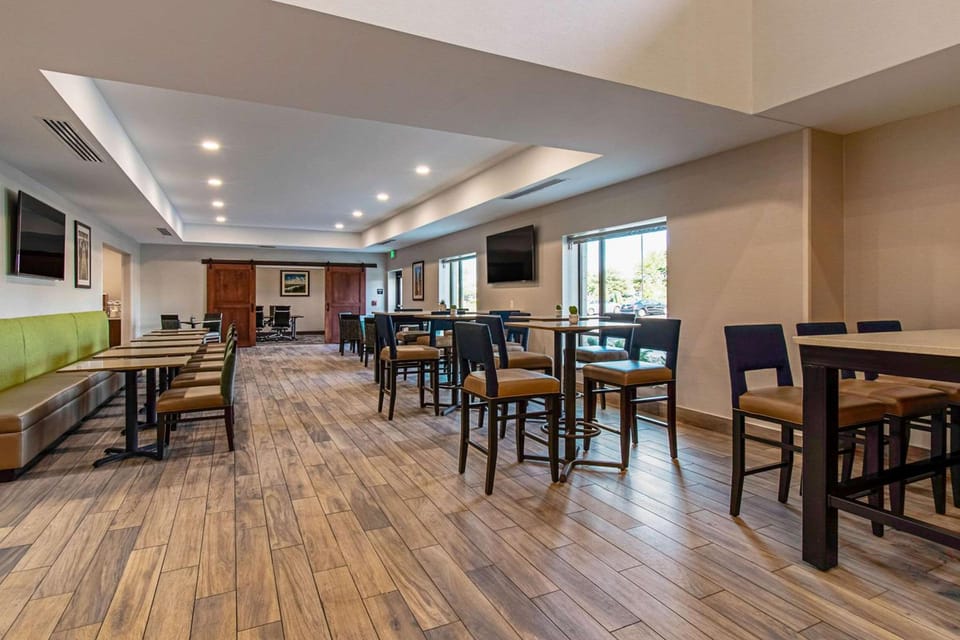 Comfort Suites Grove City - Columbus South Hotel in Grove City