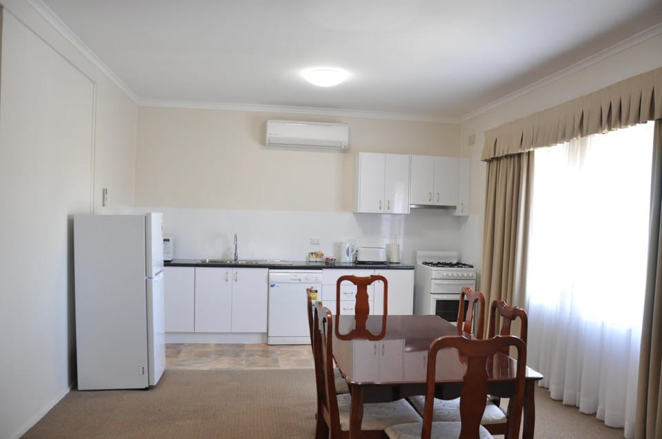 Country Lodge Motor Inn Motel in Bathurst