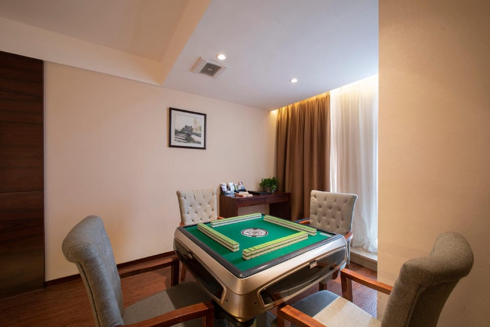 Chao Man Jiu Dian Shao Xing Jing Hu Ao Ti Zhong Xin Dian Hotel in Hangzhou