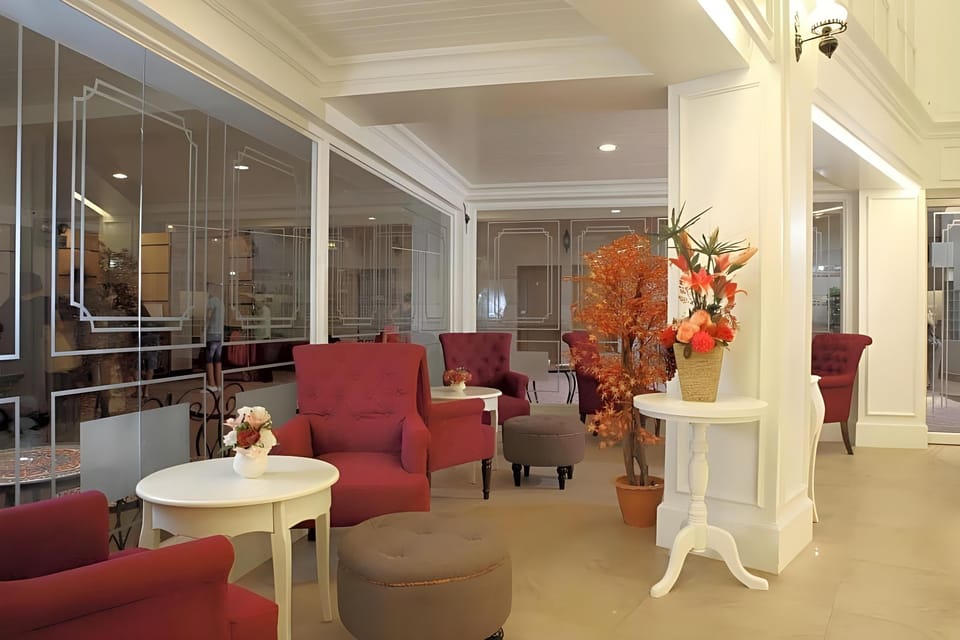 Violet Tower at Khaosan Palace Hotel in Bangkok