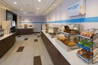 Holiday Inn Express & Suites Omaha Downtown - Old Market By IHG Hotel in Omaha