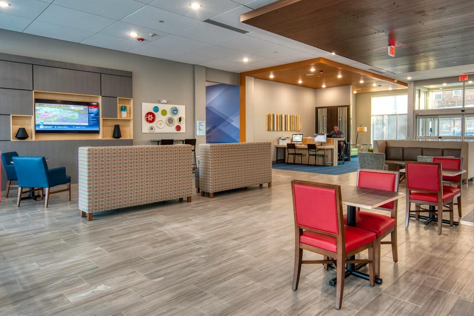 Holiday Inn Express & Suites Omaha Downtown - Old Market By IHG Hotel in Omaha